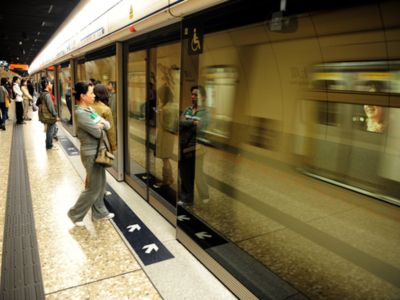 香港运输及物流局：将继续促进跨境交通 加强人流与物流的互联互通