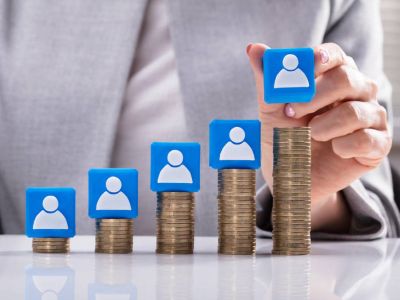 HKiNEDA：香港独董薪酬差距最多2040倍 金融业成为薪酬最高行业