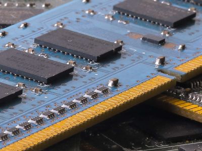 存储芯片，走向失控