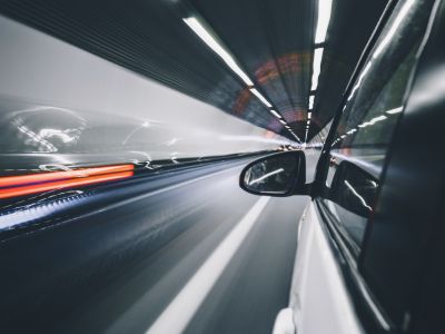 欧洲车市“冰火两重天”：销量六连涨终结，电动车渗透率悄然攀升