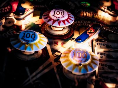 精准押注哈梅内伊遇袭身亡？伊朗局势搅动预测市场，5亿美元赌局引发合法性地震