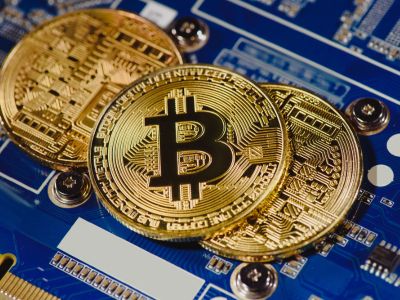 AI选股比炒币更靠谱?当波动率消失，散户正加速撤离加密市场转向美股