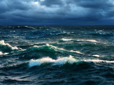 中东战火重燃 全球市场屏息待开盘：美元先行走强 油价大涨箭在弦上