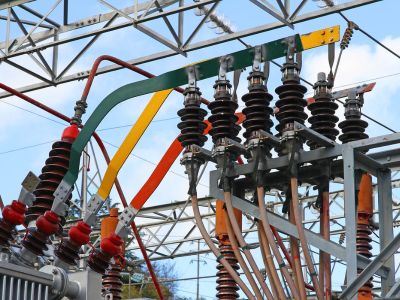 能源转型遭遇“电网塞车”：巴克莱称清洁电力变“搁浅资产”，电网基建孕育新风口