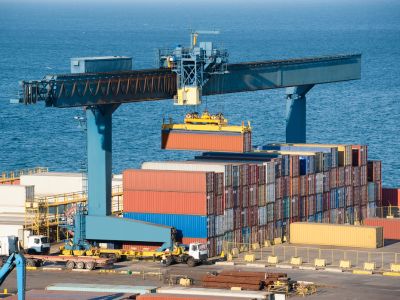 香港2025年第四季港口货物吞吐量同比上升1.1% 达4480万公吨