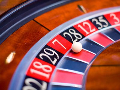 投资者蜂拥至最硬核避险资产——货币基金! 美国货基规模升至创纪录的8.27万亿美元