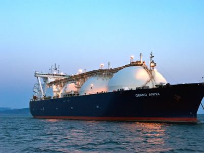 全球抢油气大战升级! 亚洲高价推动货轮掉头 原油、LNG与VLCC运费三重飙升