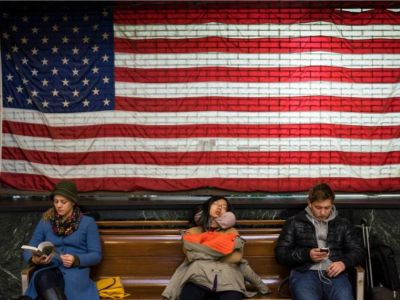 就业市场分化加剧！美国初请失业金人数降至21.3万，美联储议息会议深陷两难