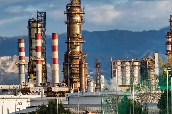 美退役军官：袭击哈尔克岛可能导致油价“失控”，伊朗：若遭袭将对等摧毁地区内美方所有关联设施