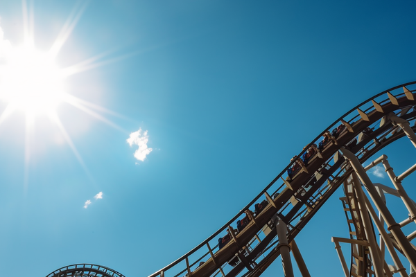 国际油价高开后转跌，WTI日内跌超1%，韩股一度涨超1%，美股期货走高