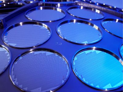 SK集团会长：存储芯片短缺或持续至2030年，SK海力士多管齐下应对“超长缺货周期“