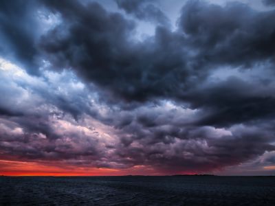 油价风暴逼近：瑞银警告冲击超预期，美国紧急释储1.72亿桶能否力挽狂澜？