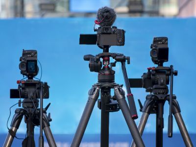 ChatGPT首个“广告金主”：过程“很不AI”，数据都不给