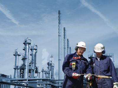 Rystad Energy抛出“战争账单”!波斯湾能源基础设施修复成本或超250亿美元 全面恢复需长达五年