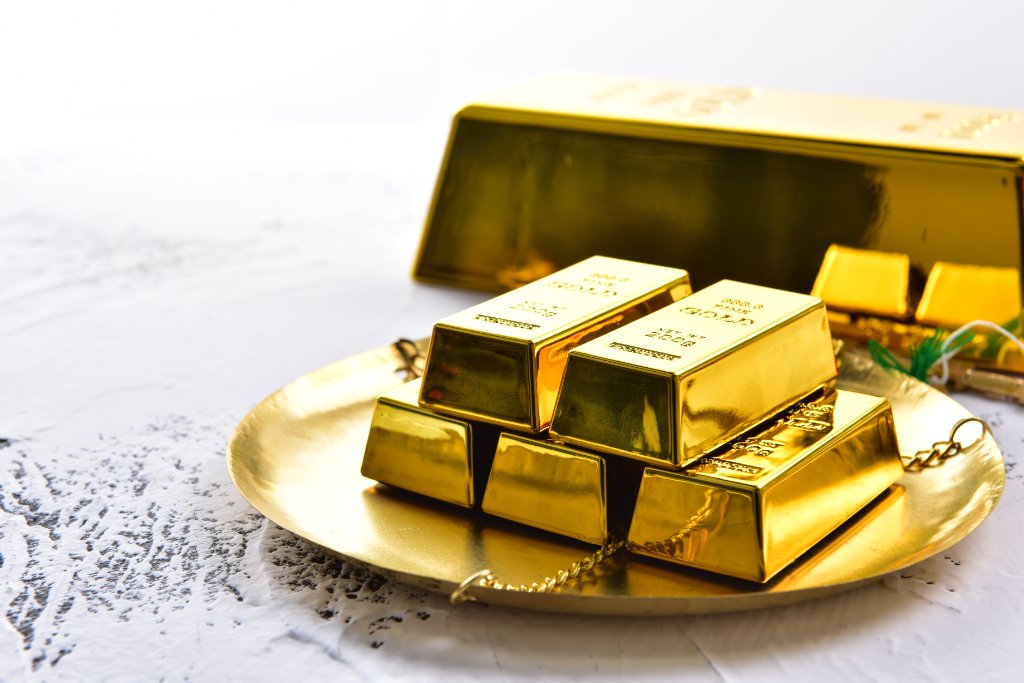 铜价突围！美伊冲突以来首度周涨，黄金盘中反弹4%，仍连跌四周