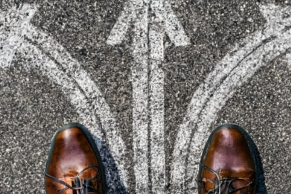 中东冲突急剧升级重挫股市，日韩股市大幅低开，油价突破115美元