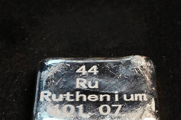 钌：1年涨价3倍，AI时代下的紧缺金属