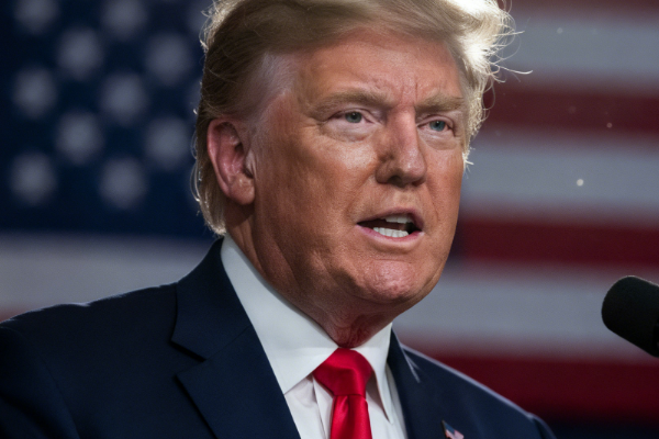 4美元红线失守！全美油价重回2022年高点，成了特朗普停战的“催化剂”？