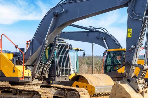 工程机械底部反转：挖机3月销售创4年新高，国内海外共振新上行周期？