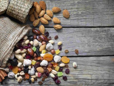 商务部：一季度全社会消费品零售总额同比增长2.4% 服务消费保持较快增长