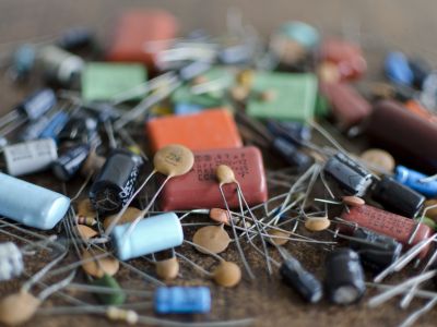 伊朗战争叠加AI热潮推高PCB！4月价格急涨40% 仍陷“结构性短缺”