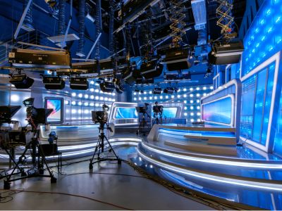 显示业务“压舱”，创新业务“催化”，TCL电子（01070）的攻守之道