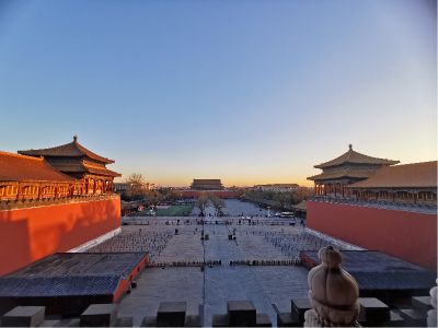 李强会见美国工商界代表