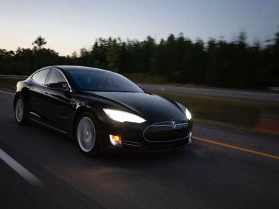 TrendForce集邦咨询：1Q26全球新能源车销量年减2% 特斯拉(TSLA.US)重回纯电车销售冠军