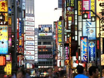 日元跌至40年低点附近 日本企业“冰火两重天”：车企迎58亿美元意外之财 内需零售一片哀嚎