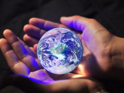 诺奖得主：AI失业恐慌或成“自我实现的预言” 硅谷不应过度渲染AI威胁