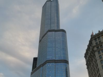 特朗普加密狂揽 14 亿，万斯首曝比特币持仓
