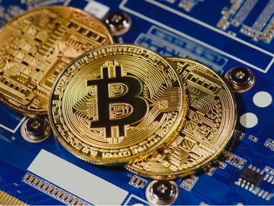 美伊战火再起点燃通胀担忧！比特币失守200周均线 “油价-加息”恐慌链绞杀风险资产