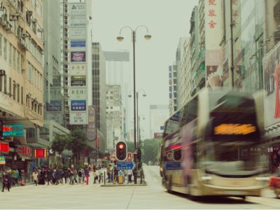 香港证监会梁凤仪：支持南向通纳入人民币柜台