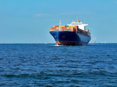 中东石油出口寻求新通道：Adnoc拟助伊拉克原油绕过霍尔木兹风险