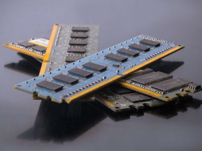 “没有存储就没有AI！”美光(MU.US)CEO高呼存储芯片告别周期宿命