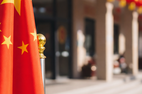 人民日报刊发“钟才文”文章：中国是世界经济增长的积极贡献者和强大稳定锚