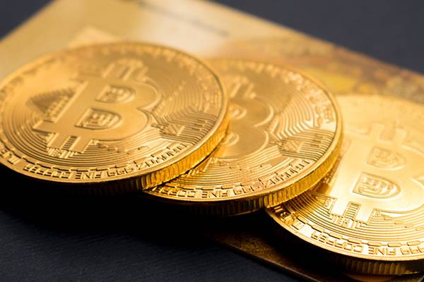 比特币与黄金基金吸金70亿美元，