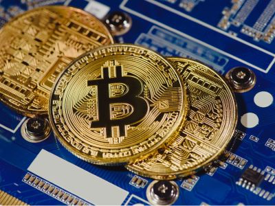 比特币突破8万美元后高位震荡 历史周期规律暗示关键时间窗口正在到来
