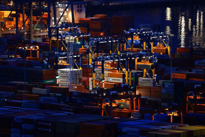 中国8月原油进口量环比增长6.2%，精铜与铜精矿进口量同比下降10%，集成电路出口金额同比飙升130%