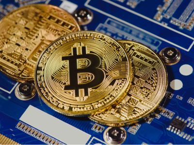 未平仓量骤降 4.9 万枚：机构主动去杠杆