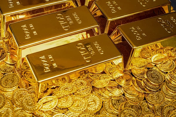 黃金市場策略：日內逢高做空，假期減倉對沖與謹慎佈局