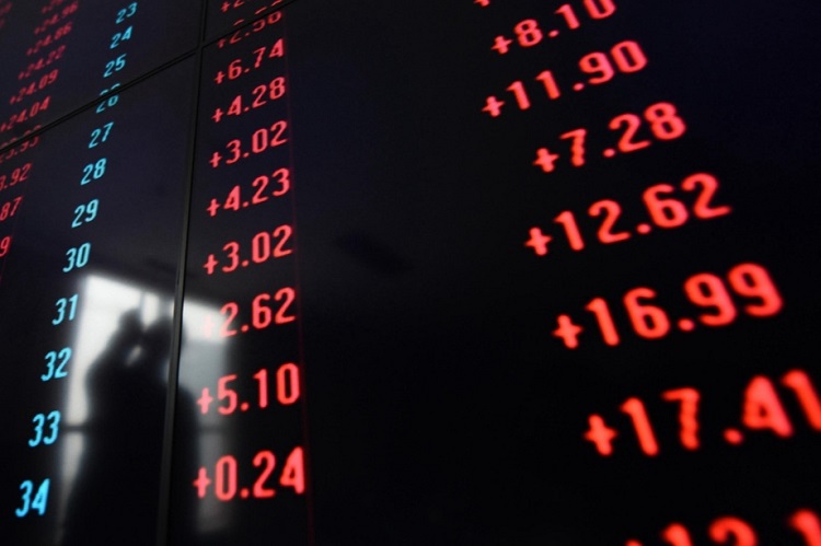沪指重返3400点，医药股爆发，恒科指涨3%，新消费三宝分化、蜜雪集团大涨9%