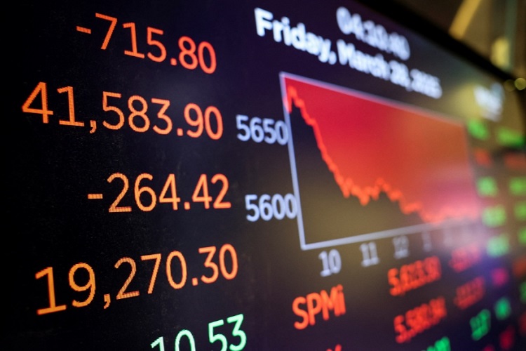 静待CPI！美股期货盘前小幅下跌，现货黄金涨约0.7%，美债收益率、美元汇率小幅走高