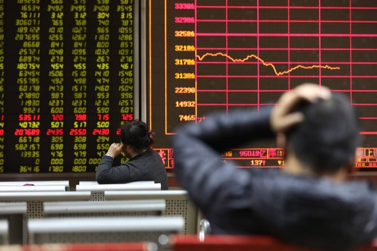 沪指跌近1%，科创50跌超2%，AI硬件股集体下跌、寒武纪跌超7%，国债上涨，商品下跌