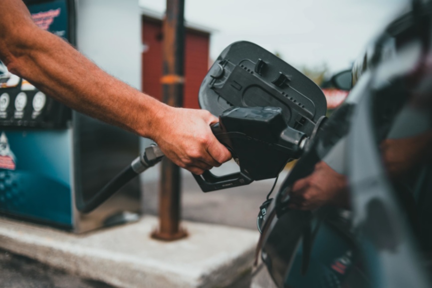 特朗普称普京让人失望，需进一步压低油价，原油盘中跌超1%